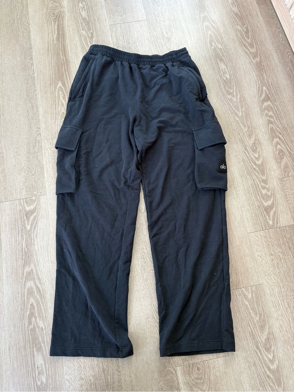ALO Yoga Men’s Black Cargo Jogger Sweatpants